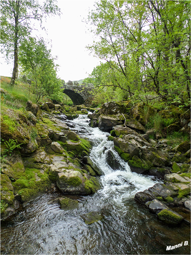 Naturbrücke
Die Steinbrücke stammt aus dem Jahr 1905 und ist trocken gemauert. Die Brücke vermittelt einen guten Eindruck davon, wie Natursteinbrücken zu jener Zeit aussahen.
Schlüsselwörter: Norwegen