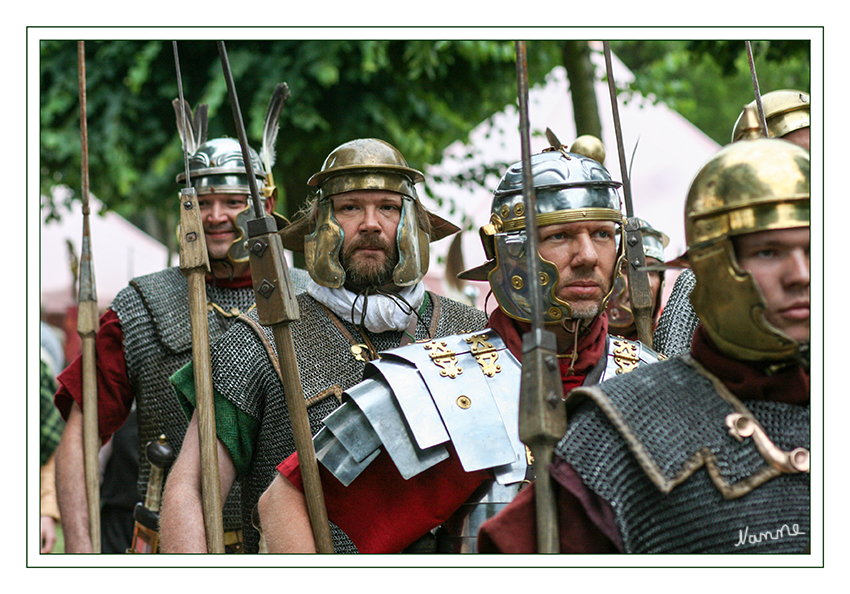 Römerfest
Pompa
Der große Festumzug zum Amphitheater
Schlüsselwörter: Römerfest Xanten Schwerter Brot und Spiele