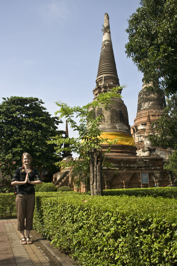 Wat Yai Chai Mongkon
Der Wat Yai Chai Mongkon befindet sich südöstlich außerhalb der alten Stadtmauer von Ayutthaya an einem Seitenarm des Pasak-Flusses.Der Tempel wurde 1357 auf Befehl von König Ramathibodi I., dem ersten Herrscher des Ayutthaya-Reiches, errichtet.
Schlüsselwörter: Thailand