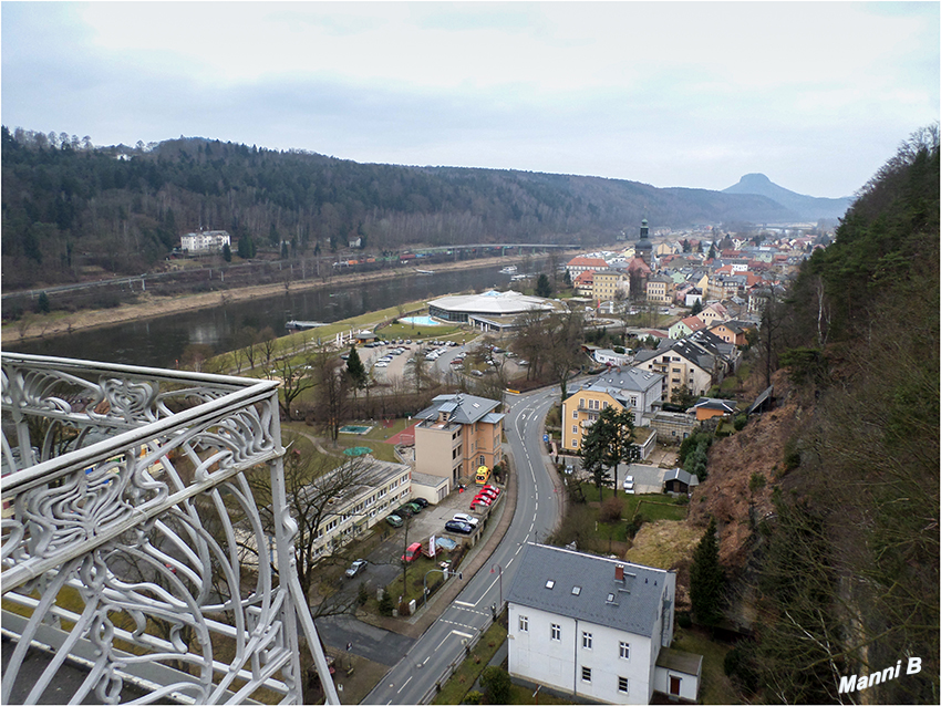 Bad Schandau
und der Lilienstein vom Aufzug aus gesehen.
Schlüsselwörter: Sächsiche Schweiz Bad Schandau Personenaufzug