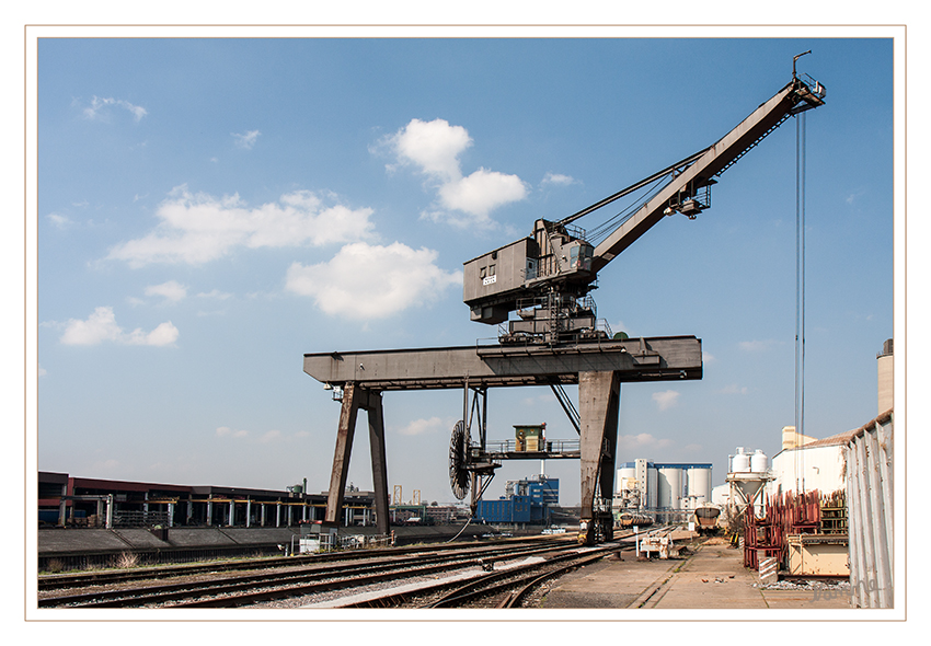 Hafentour
Entstanden bei einer Tour durch den Neusser Hafen 
Schlüsselwörter: Hafen Neuss