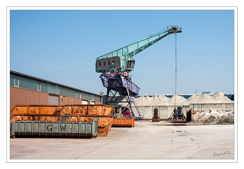 Hafentour
Entstanden bei einer Tour durch den Neusser Hafen 
Schlüsselwörter: Hafen Neuss