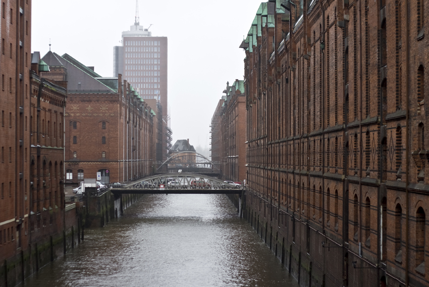 Impressionen aus Hamburg
Speicherstadt im Nieseldauerregen
Schlüsselwörter: Hamburg                  Speicherstadt