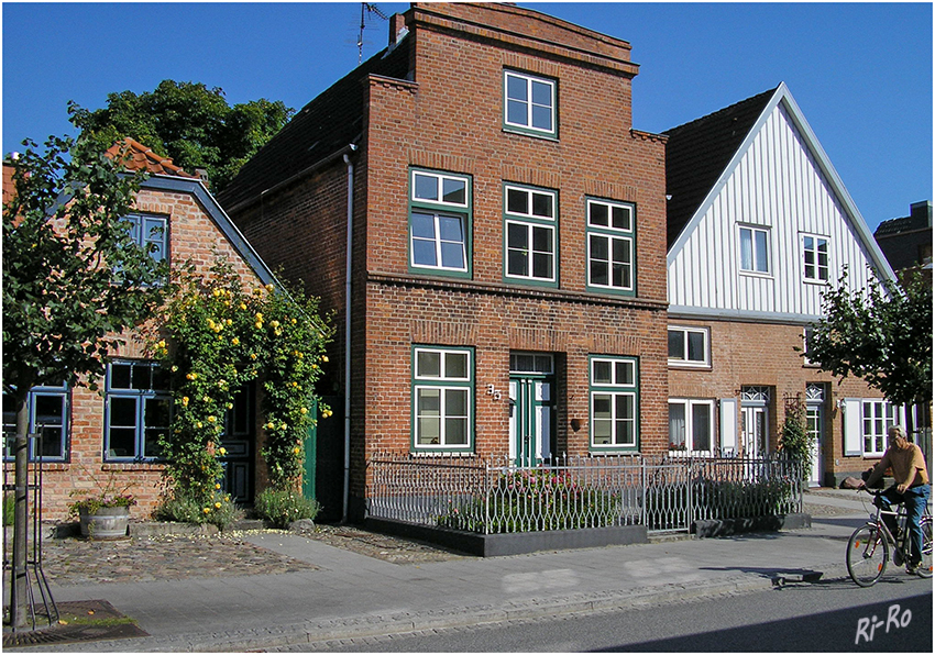 Jahrmarktstraße
in Travemünde ( 3.ältetses Seebad Deutschlands)
Schlüsselwörter: Travemünde