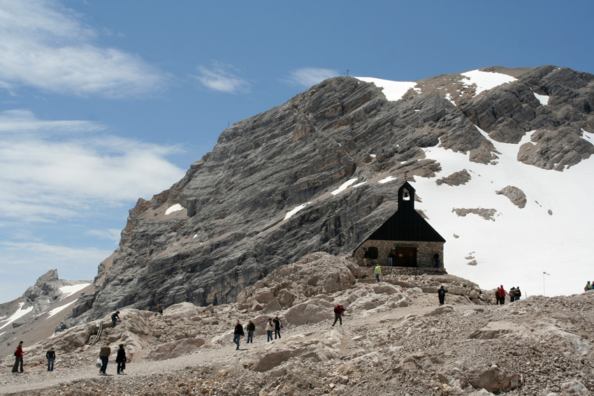 Die höchste Kirche Deutschlands
auf der Zugspitze. ("Maria Heimsuchung")
Geweiht von Joseph Kardinal Ratzinger, dem heutigen Papst Benedikt XVl
Schlüsselwörter: Zugspitze    Kirche    Papst    Ratzinger