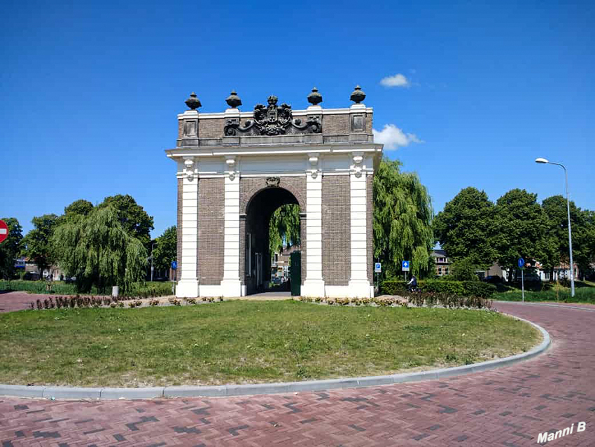 De Koeport
Ein uraltes und heute das einzige erhaltene Stadttor der Stadt Middelburg aus dem Jahr 1735, das jetzt als Luxusunterkunft gemietet werden kann.
Schlüsselwörter: Zeeland; Holland