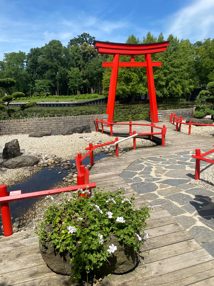 Arcen - Japanisches Tor (Torii)
Elise
Schlüsselwörter: 2024