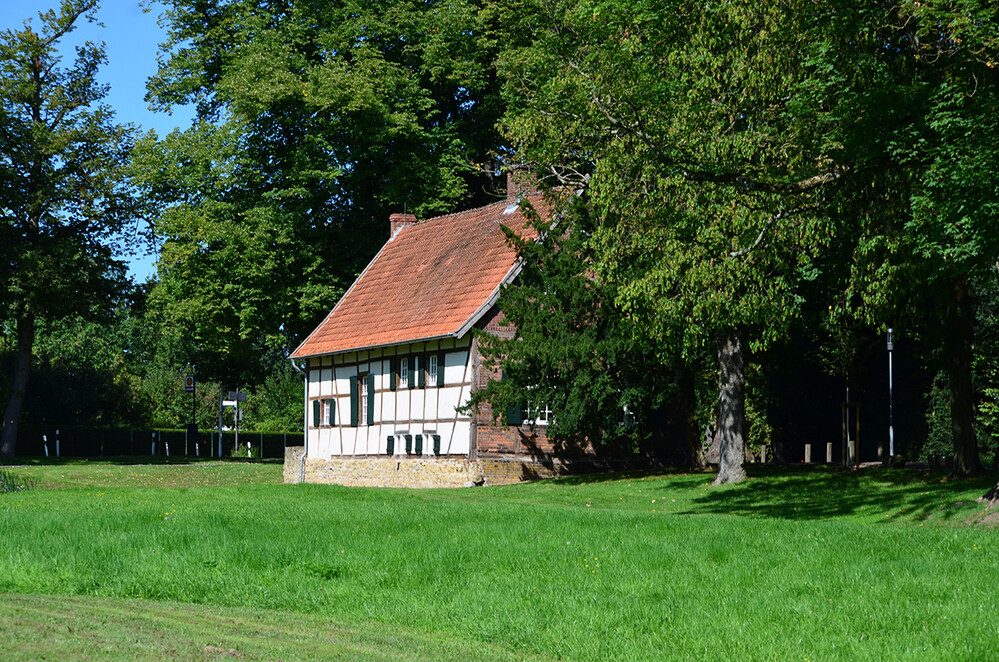 Schönes Münsterland- Wirtschaftsgebäude
Perla
Schlüsselwörter: 2023