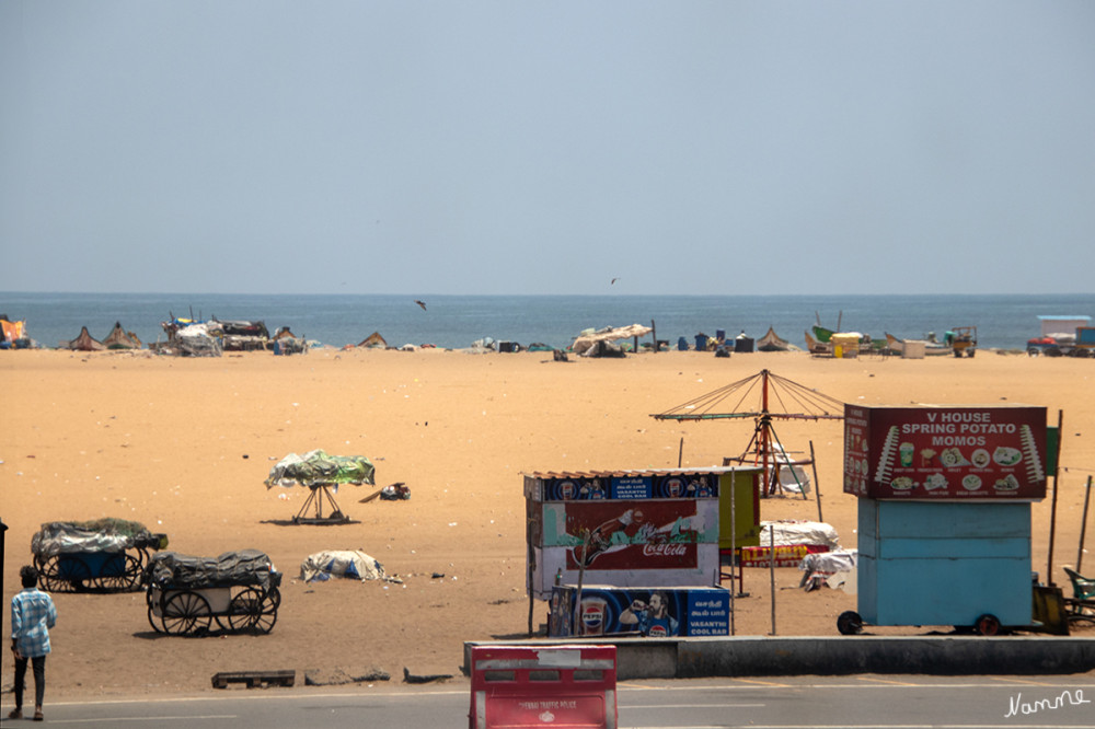 Chennai Impressionen
Der Golf von Bengalen ist ein nordöstliches Randmeer des Indischen Ozeans mit einer Fläche von rund 2.171.000 km². Er ist 2090 km lang und bis zu 1610 km breit und hat grob gesehen die Form eines Dreiecks. Der Golf ist durchschnittlich 2600 Meter und maximal 4694 Meter tief. lt. Wikipedia
Schlüsselwörter: 2024