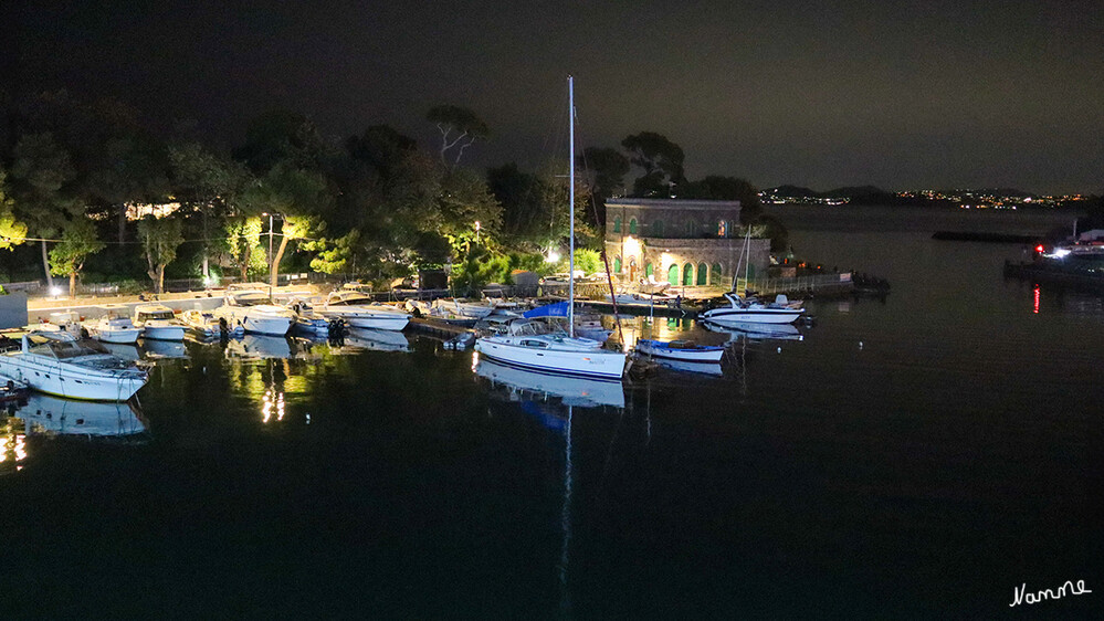 Hafen von Ischia Porto
Morgens auf der ersten Fähre nach Pozzuoli. Fotos sind Freihand.
Schlüsselwörter: Italien; 2024