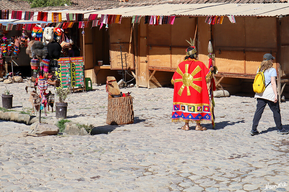 1 Peru Heiliges Tal Ollantaytambo
Als damals die Spanier die Inka aus Cuzco vertrieben, zogen diese sich hierhin zurück. Und davon zeugt nicht nur die Altstadt, sondern auch der riesige Inka-Komplex, der sich auf der bergzugewandten Seite von Ollataytambo befindet. laut peru-spezialisten
Schlüsselwörter: Peru