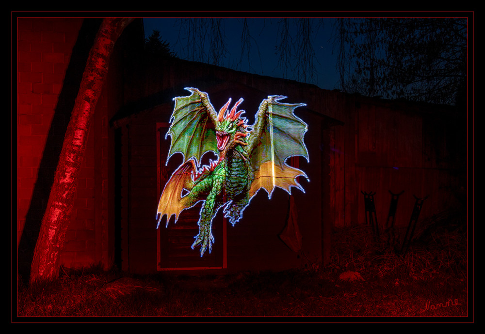 Der magische Drache
mittels Pixelstick in die Landschaft gemalt
Schlüsselwörter: 2025