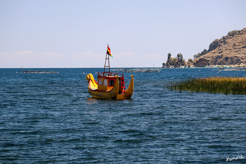 2 Bolivien Titicacasee 
Der Titicacasee liegt auf der Grenze zwischen Peru und Bolivien in den Anden. Er ist einer der größten Seen in Südamerika und das höchstgelegene schiffbare Gewässer der Welt. Der Titicacasee gilt als Geburtsort der Inkakultur; an seinen Ufern befinden sich zahlreiche Ruinen. laut Wikipedia
Schlüsselwörter: Titicacasee