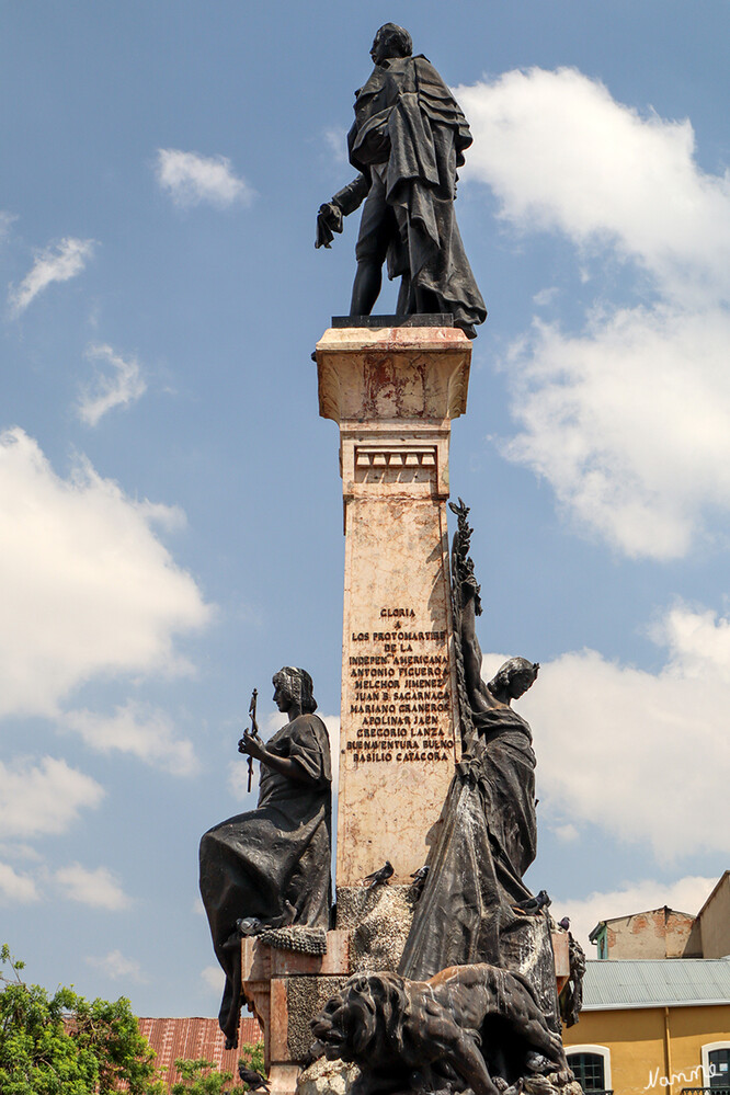 2 Bolivien La Paz  Plaza Murillo
Die Plaza Murillo ist der Hauptplatz in La Paz, dem Regierungssitz Boliviens. Benannt ist sie nach dem Unabhängigkeitskämpfer Pedro Domingo Murillo laut Wikipedia
Schlüsselwörter: La Paz