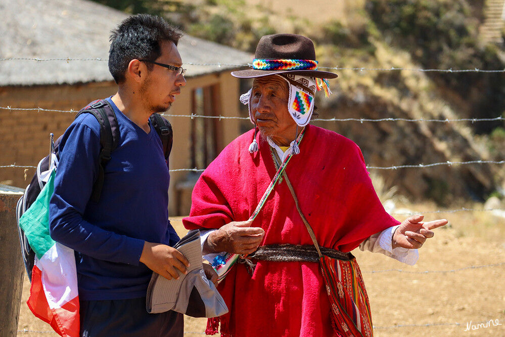 2 Bolivien Titicacasee Sonneninsel
Auf der Sonneninsel wurde für uns eine Zeremonien vom dortigen Scharmanen gemacht. Es ging um Gesundheit, Glück und Wohlbefinden. Viele Menschen nehmen solche Sachen sehr ernst.
Schlüsselwörter: Titicacasee