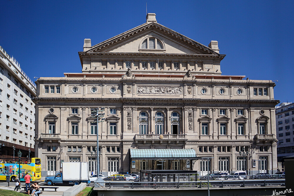 3 Argentinien Buenos Aires Teatro Colón
Es gilt als eine der bedeutendsten Opernbühnen der Welt und ist besonders für seine hervorragende Akustik bekannt. Nach jahrelangen Renovierungs- und Modernisierungsarbeiten wurde das Gebäude 2010 wiedereröffnet und konnte den Spielbetrieb wieder aufnehmen. laut imprintmytravel.
Schlüsselwörter: Buenos Aires