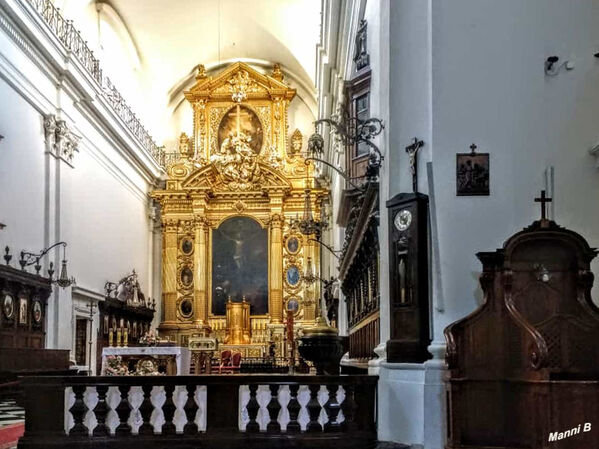 Warschauimpressionen
Altar
Die katholische Basilika des Heiligen Kreuzes (poln. Bazylika Świętego Krzyża) in Warschau ist eine katholische Basilika an der Krakauer Vorstadt an ihrem Südende und Übergang zur Neuen Welt. laut Wikipedia
Schlüsselwörter: Polen