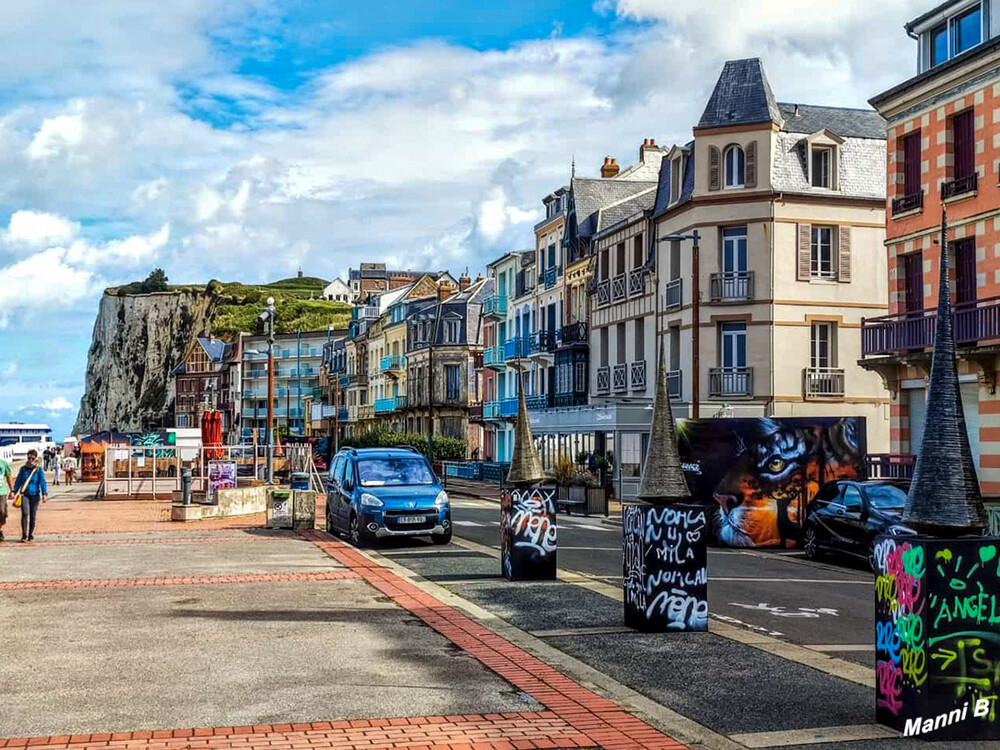 Frankreichimpressionen
Strandpromenade mit Kreideklippen von Mers-les-Bains
Schlüsselwörter: 2023