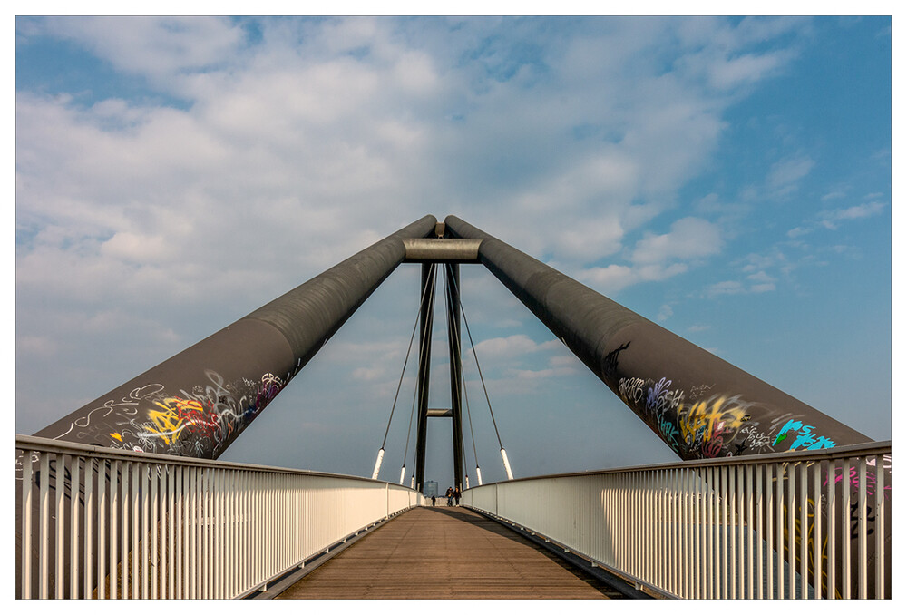 Architektur und Details "Fußgängerbrücke"
Marianne
Schlüsselwörter: 2022