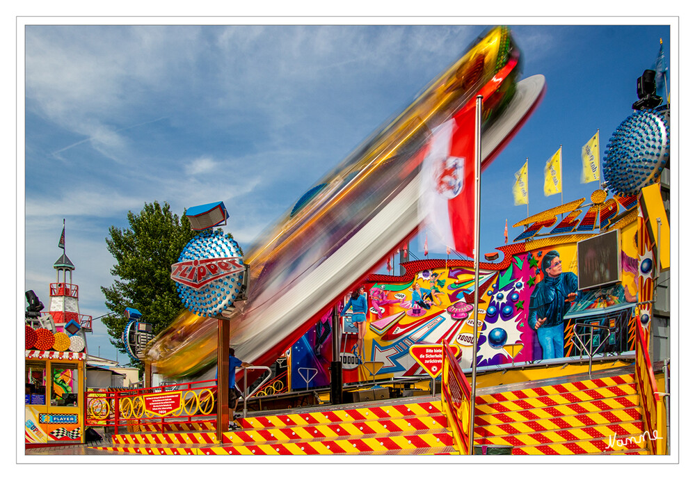 Auf der Kirmes - Flipper
Blende 11 bei 0,6 Sek.
Schlüsselwörter: 2024