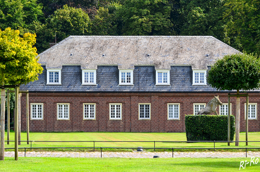 Nebengebäude
Einige Räume vom Schloss Nordkirchen werden von der Hochschule für Finanzen NRW genutzt.
