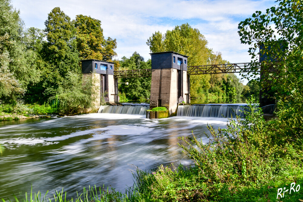   Lippewehr
in Beckinghausen. Gebaut zum Hochwasserschutz. Eine Fischtreppe u. ein Ein- u. Ausstieg für Kanuten ist vorhanden. Wird gerne von Radfahrern besucht. Aufgenommen mit einem ND64-Filter.
