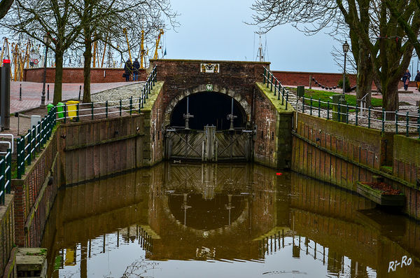 Altes Siel
im historischen Ortskern des Fischerdorfes Greetsiel
Schlüsselwörter: Nordsee,