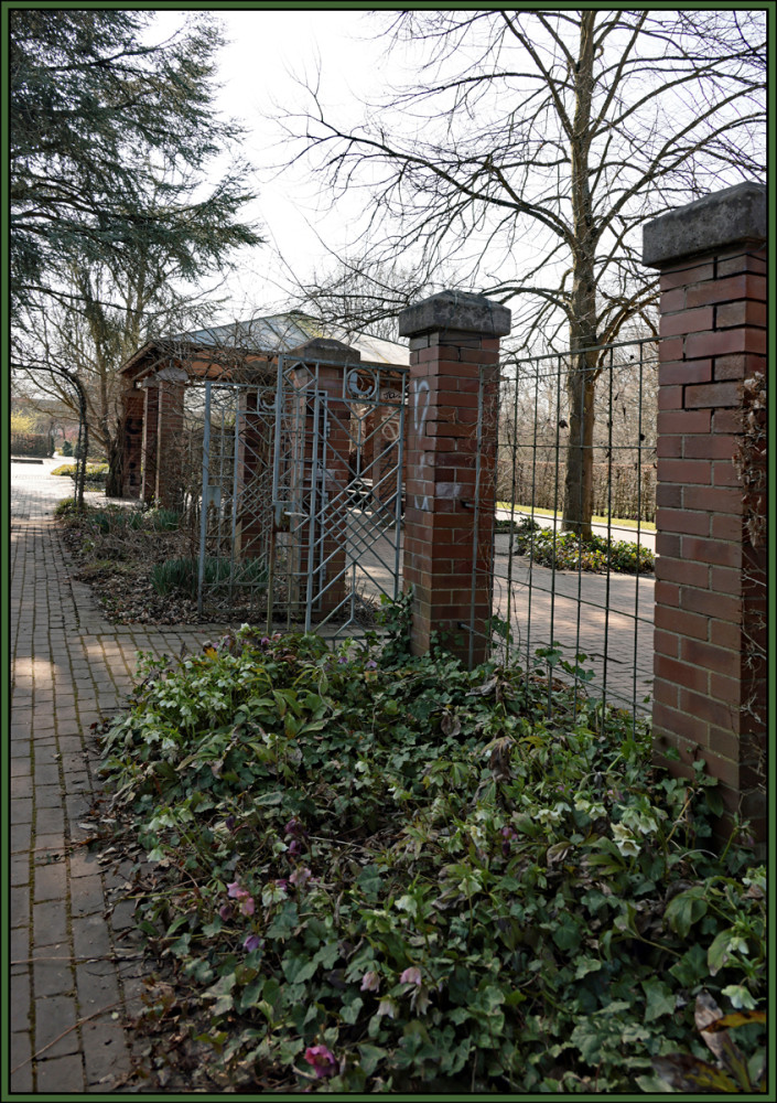 Fotowalk Düsseldorf Südpark "Ausgang vom Rosengarten"
Elise
Schlüsselwörter: 2025