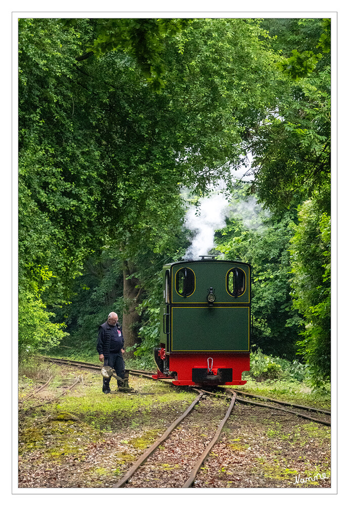 Feldbahnmuseum Oekoven
Das Feldbahnmuseum Oekoven betreibt unter dem Namen Gillbachbahn eine 1 km lange Museumsfeldbahn mit 600 mm Spurweite, auf welcher die Feldbahnfahrzeuge im Betrieb vorgeführt werden. Auf Initiative der Gemeinde wurde das Feldbahnmuseum Oekoven im Jahre 2020 in Feldbahnmuseum Rommerskirchen-Oekoven umbenannt.
Schlüsselwörter: 2024