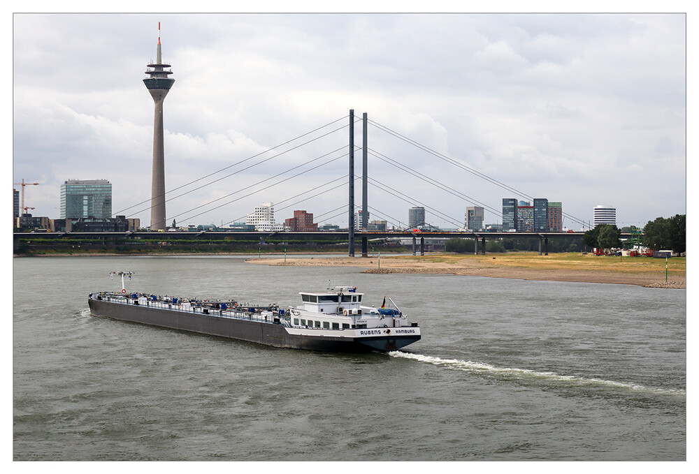 Fortbewegungsmittel "Auf dem Rhein"
Marianne
Schlüsselwörter: 2023