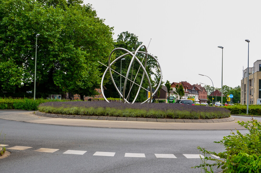 Frei „Skulptur -Drei Ringe- im Kreisverkehr“ 
Perla
Schlüsselwörter: 2024