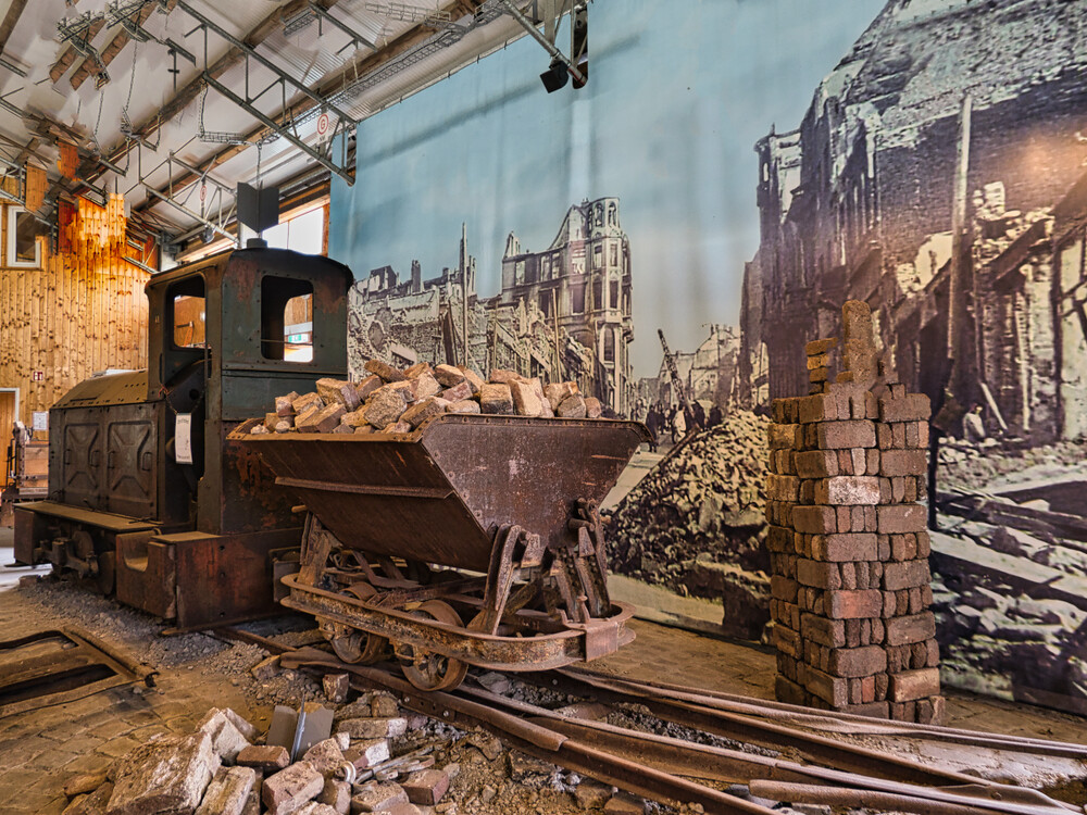 Feldbahnmuseum Oekoven - Trümmerbahn
Gerd
Schlüsselwörter: 2024