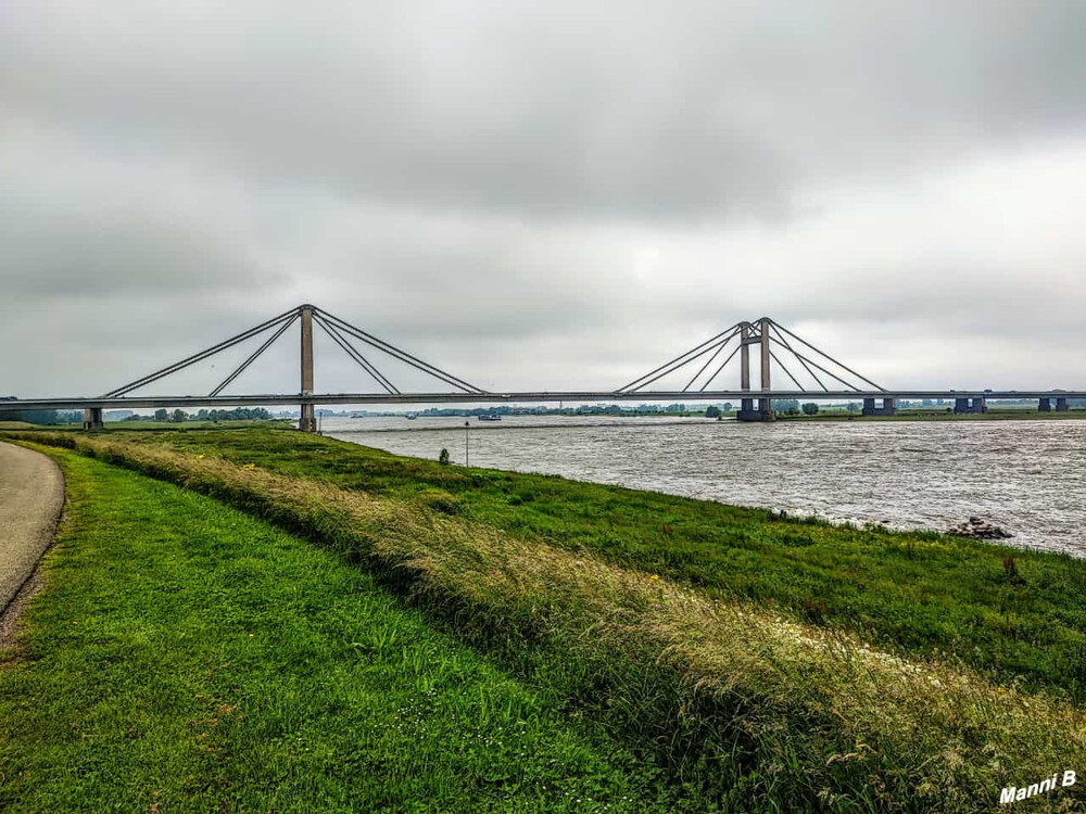 Waal-Brücke
bei Beneden-Leeuwen
Schlüsselwörter: 2024