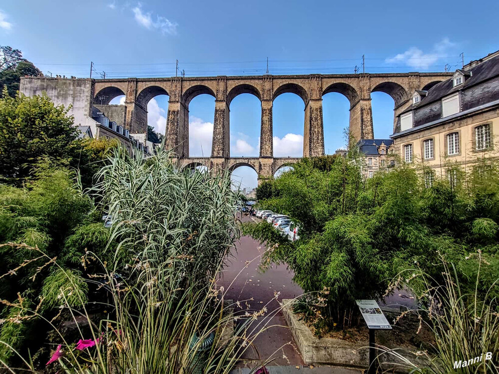 Morlaix
Eisenbahnviadukt 
63 m hoch, knapp 300m lang. Baujahr 1861
Es hält und hält....
Schlüsselwörter: 2024