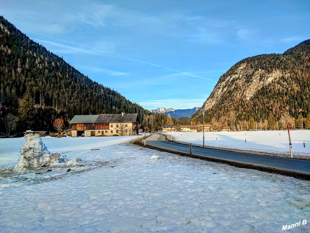 Leutasch
ist eine Gemeinde mit 2507 Einwohnern im Bezirk Innsbruck-Land in Tirol. Die Gemeinde liegt im Gerichtsbezirk Innsbruck. Leutasch ist heute als Wintersportort für seine kilometerlangen Skilanglaufloipen bekannt. lt.Wikipedia
Schlüsselwörter: 2025