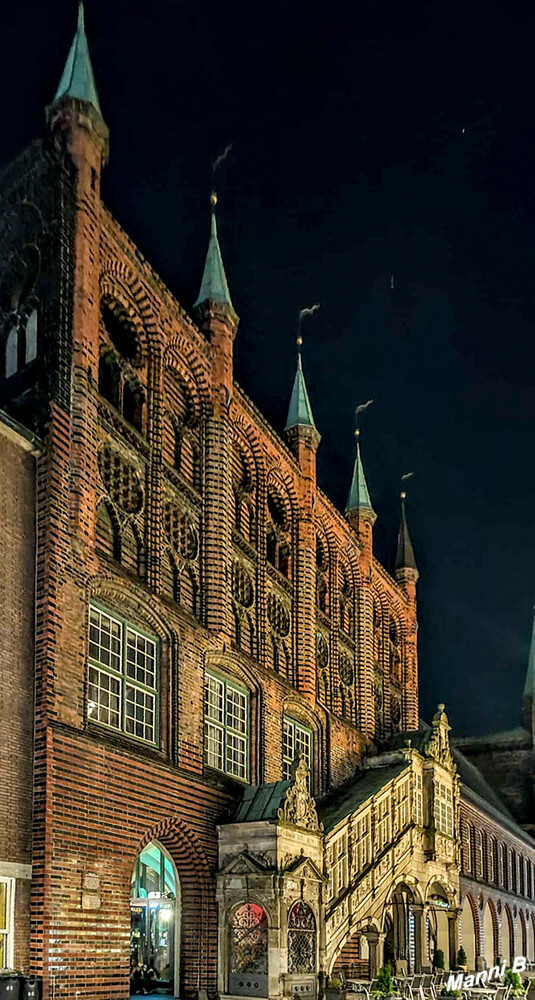 Rathaus 
Das Rathaus der Hansestadt Lübeck zählt zu den bekanntesten Bauwerken der Backsteingotik. Es ist eines der größten mittelalterlichen Rathäuser in Deutschland. lt. Wikipedia
Schlüsselwörter: 2024