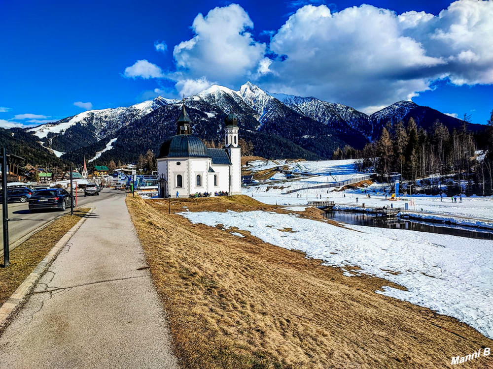 Eine kleine Wanderung
Das in den 1600er Jahren erbaute Seekirchl ist eine kleine Barockkirche mit Zwiebelturm. 
Schlüsselwörter: 2025