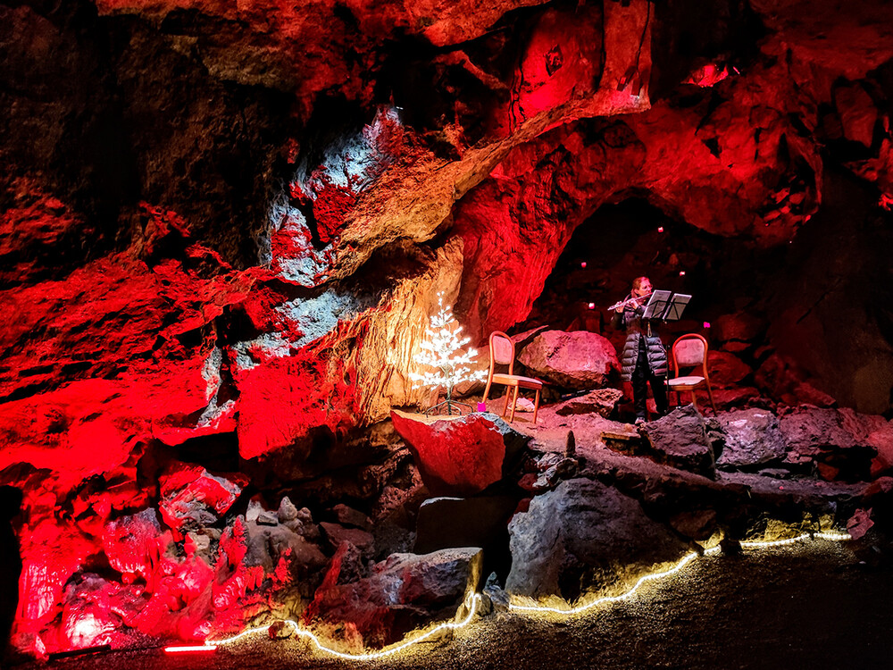 Ich sehe rot "Flötenkonzert in der Dechenhöhle"
Manni
Schlüsselwörter: 2024