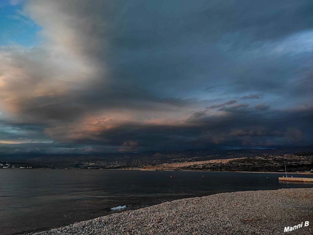 Insel  Krk
Wolkenaufzug an der Ostseite der Insel
Kroatien
Schlüsselwörter: 2025