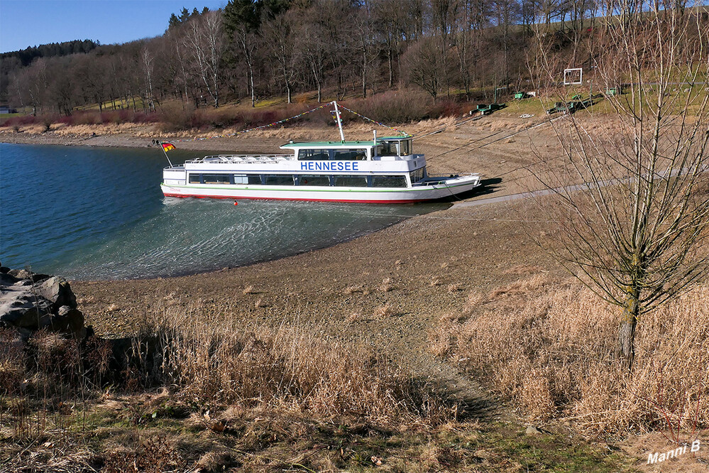 Hennesee
Von Bord der MS Hennesee lässt sich die Landschaft während einer einstündigen Rundfahrt bei Kaffee und Kuchen wunderbar genießen, wenn es wieder möglich ist.
Schlüsselwörter: Sauerland