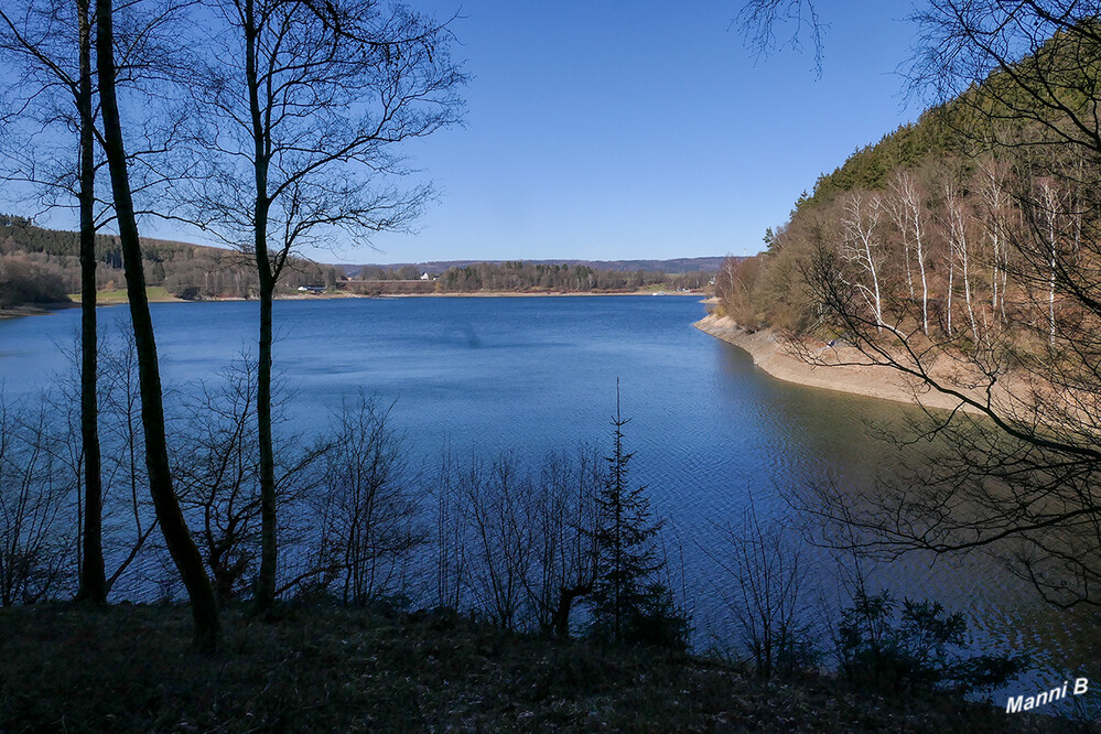 Hennesee
Die Hennetalsperre ist Bestandteil der Route der Industriekultur. Dabei handelt es sich eigentlich um ein Netz von verschiedenen Themenrouten zu einzelnen Bereichen der industriellen Entwicklung der vergangenen Jahrhunderte. laut Wikipedia
Schlüsselwörter: Sauerland