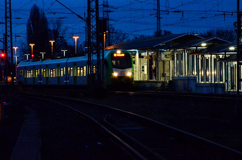 Licht in der Dunkelheit „Bahnhof“
Perla
Schlüsselwörter: 2022