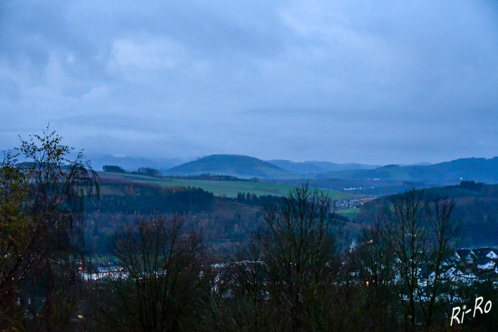 Morgenstimmung
Mit 3.830 km² ist der Naturpark Sauerland Rothaargebirge der größte Naturpark in NRW. Er vereint wunderschöne Naturschutzgebiete mit Kultur- u. Industriedenkmälern, die Zeugnisse von einer der ältesten Industrieregion Europas sind. (naturpark-sauerland-rothaargebirge.de)

 
Schlüsselwörter: 2024