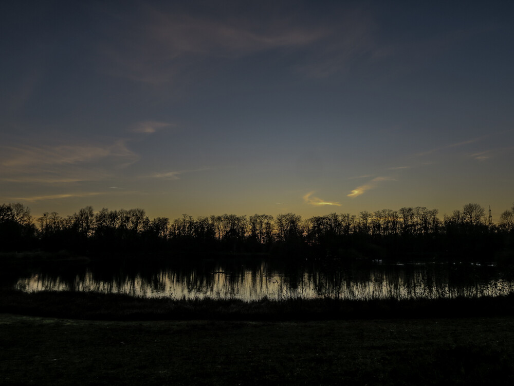 Dämmerungs,-Nachtaufnahme "Am See"
Verena
Schlüsselwörter: 2023