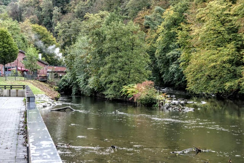 Brückenkopfpark Solingen
Blick auf die Wupper und links die Eventschmiede
Schlüsselwörter: Solingen; Wupper; Brückenkopfpark