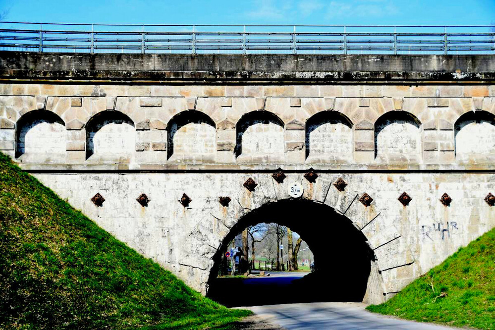 Architektur und Details "Historische Brücke"
Roland
Schlüsselwörter: 2022