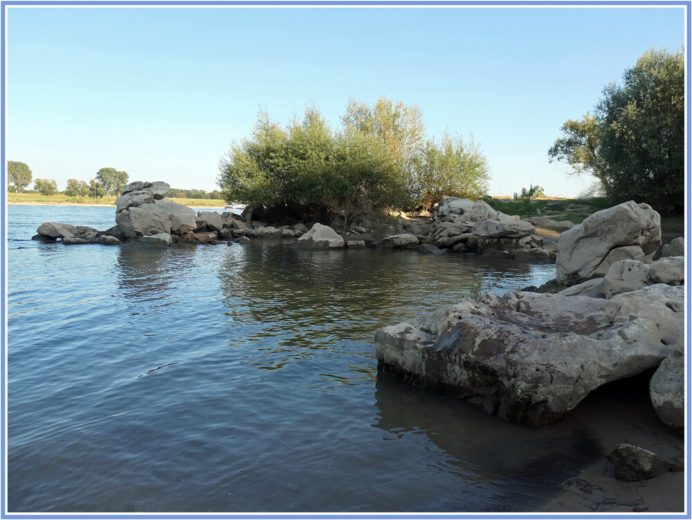 Rund um Bach, Fluss, Kanal und See "Rheinufer mit Felsen"
Elise
Schlüsselwörter: 2024