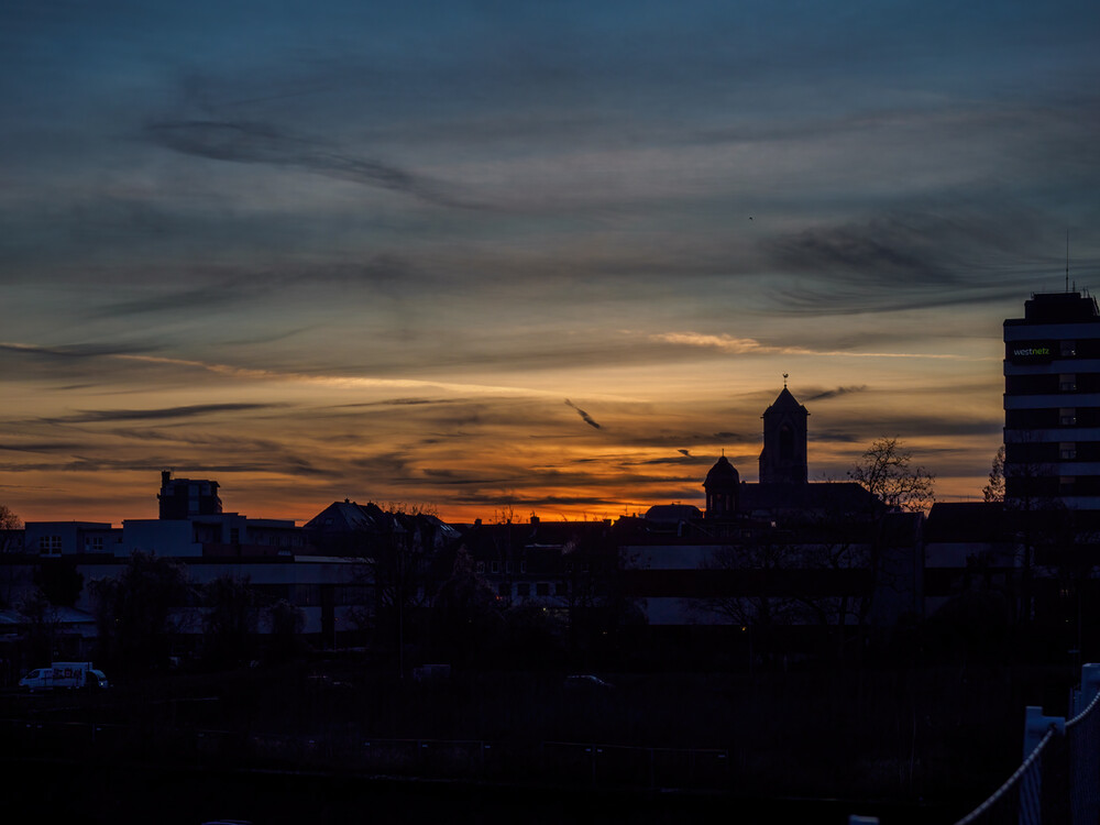 Dezemberfotos "Sonnenuntergang über Neuss"
Gerd
Schlüsselwörter: 2021