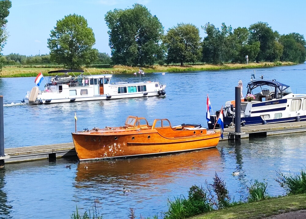 Fortbewegungsmittel "Liebhaberboot"
Manni
Schlüsselwörter: 2023