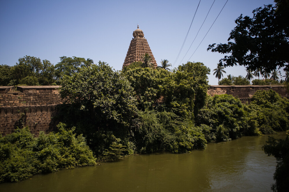 Rund um Bach, Fluss, Kanal und See "Blick auf den Thanjavur Tempel"
Marianne
Schlüsselwörter: 2024